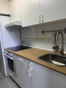 Kuchyňa alebo kuchynka v ubytovaní Apartamento con piscina y parking - Playa San Juan