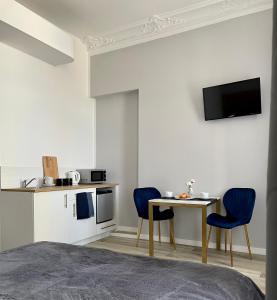 a room with a bed and a table with chairs at Glam House Apartments in Poznań