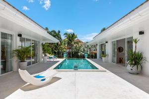 Πισίνα στο ή κοντά στο 700m from beach & luxury