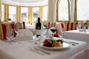 Makanan di atau berdekatan hotel