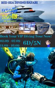 um panfleto para um mergulhador na água ao lado de um barco em VIP Yacht Diving Club em Sharm el Sheikh