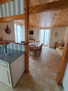 Μια τηλεόραση ή/και κέντρο ψυχαγωγίας στο appartement 3 chambres