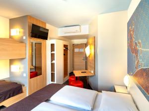 מיטה או מיטות בחדר ב-B&B HOTEL Magdeburg-City