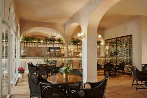 a restaurant with tables and chairs and a bar at B bou Hotel La Viñuela & Spa in Viñuela