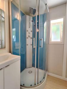 a bathroom with a shower and a sink at Camping El Jardín in El Campello
