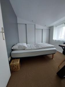 Postel nebo postele na pokoji v ubytování Super appartement plein centre de La Rochelle