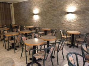 Reštaurácia alebo iné gastronomické zariadenie v ubytovaní Hostal Bonavista + 30 fotografií