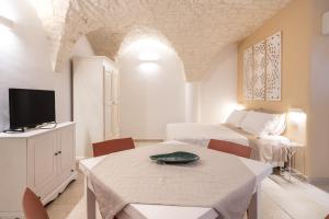 Un pat sau paturi într-o cameră la Loft La Scala del Borgo