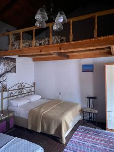 Кровать или кровати в номере Pergamon pension