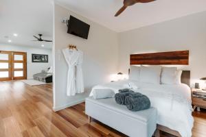 a bedroom with a white bed and a suit on a wall at Waterfall Lodge in Carool