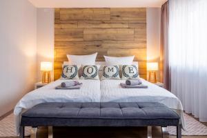 Postel nebo postele na pokoji v ubytování Design Maisonette - 24h Self-Check- GONDWANA Park - bis 7 Pers - In direkter Weihernähe - Parkplatz - WiFi - Balkon -Terrasse