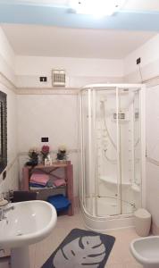 Ein Badezimmer in der Unterkunft WhiteHome