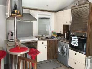 Kuchyň nebo kuchyňský kout v ubytování Mobile Home Chalet luxe
