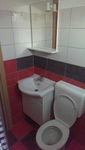 Koupelna v ubytování Apartments Rogoznica
