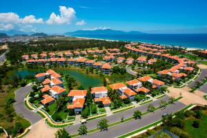 una vista aérea de un complejo turístico con techos naranjas en Tran Beach Front Luxury Villa en Da Nang