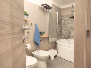 a bathroom with a toilet and a sink and a tub at il Rifugio del Marinaio in Genova +29 photos