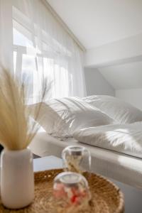Postel nebo postele na pokoji v ubytování Design Maisonette - 24h Self-Check- GONDWANA Park - bis 7 Pers - In direkter Weihernähe - Parkplatz - WiFi - Balkon -Terrasse