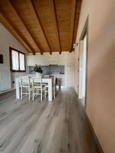 Kuchyň nebo kuchyňský kout v ubytování Orobie Holiday Apartments