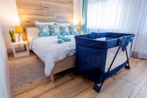 Postel nebo postele na pokoji v ubytování Design Maisonette - 24h Self-Check- GONDWANA Park - bis 7 Pers - In direkter Weihernähe - Parkplatz - WiFi - Balkon -Terrasse
