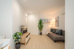 a living room with a couch and a table at Host Wise - Peaceful Sunny Flat - Ace Location in Porto