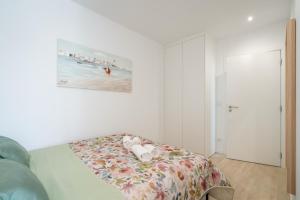a bedroom with a bed with a floral blanket at Host Wise - Peaceful Sunny Flat - Ace Location in Porto +22 photos