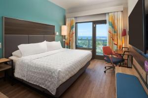Postel nebo postele na pokoji v ubytování Tru By Hilton Pompano Beach Pier