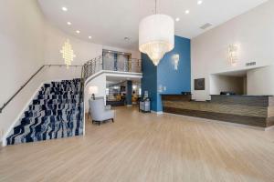 The lobby or reception area at Comfort Inn Near Indiana Premium Outlets