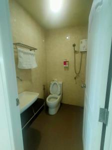 Kylpyhuone majoituspaikassa Doisky Phangnga
