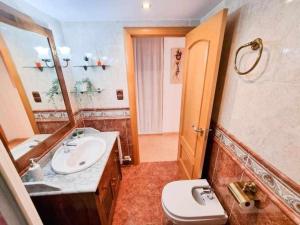 Koupelna v ubytování El Reloj del Pilar ComoTuCasa + 13 fotografií