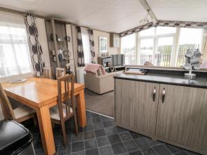 a kitchen and dining room with a table and a dining room at Flower Stone in Morpeth