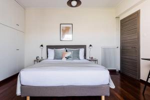 Un pat sau paturi într-o cameră la Radiant 2BR Apartment in Neo Psichiko by UPSTREET