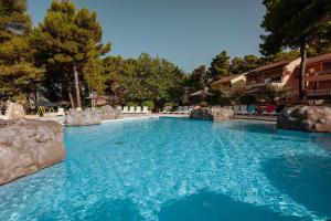 Bazén v ubytování Matilde Beach Resort nebo v jeho okolí