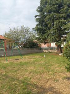 a yard with a swing set and a tree at Malmaison - Casa vacanze in Verdellino