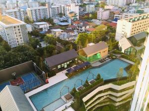 Fotografie z fotogalerie ubytování 《碧水莊園》亞洲公寓設計大獎一室一廳整套Bangkok曼谷拉差達新商業區火車夜市 v destinaci Bangkok