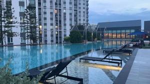 Fotografie z fotogalerie ubytování 《碧水莊園》亞洲公寓設計大獎一室一廳整套Bangkok曼谷拉差達新商業區火車夜市 v destinaci Bangkok