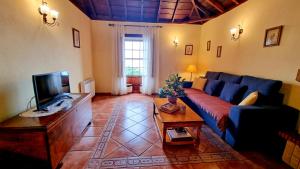 a living room with a couch and a tv at Los Nacientes: Marcos in Los Sauces