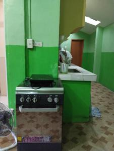 Köök või kööginurk majutusasutuses Home in General Santos City
