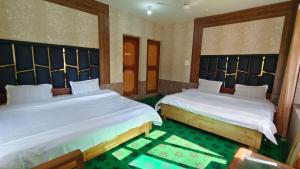 Gulsitara Resorts-Gulmarg客房内的一张或多张床位