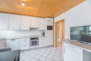 Η κουζίνα ή μικρή κουζίνα στο G02 große Wohnung - ideal für Teams und Monteure - Self Check-In