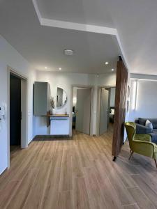 Elia Luxury Residence的电视和/或娱乐中心