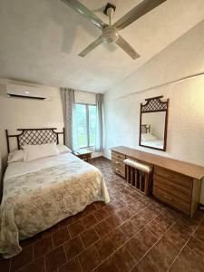 Tempat tidur dalam kamar di Departamento en Club Santiago Manzanillo