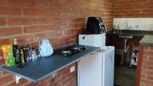 Foto dalla galleria di Chalé 2 hidromassagem lareira e cozinha a Gonçalves Altre 15 foto