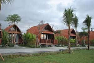 a row of houses with palm trees and a road at Room in Villa - Love Without boundaries num89843 in Siyut