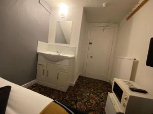 TV a/nebo společenská místnost v ubytování Aaran Central Guesthouse