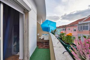 Balkón nebo terasa v ubytování Bright and quiet apartment