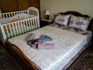 a bedroom with a bed with a white comforter at Tanias House in Siátista