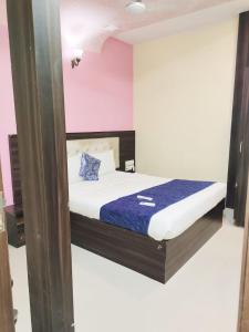 Postel nebo postele na pokoji v ubytování Hotel Golden Galaxy - Santacruz East