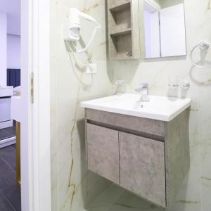 Memi Hotel的一间浴室