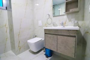 Memi Hotel的一间浴室