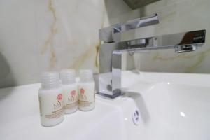 Koupelna v ubytování Memi Hotel + 32 fotografií